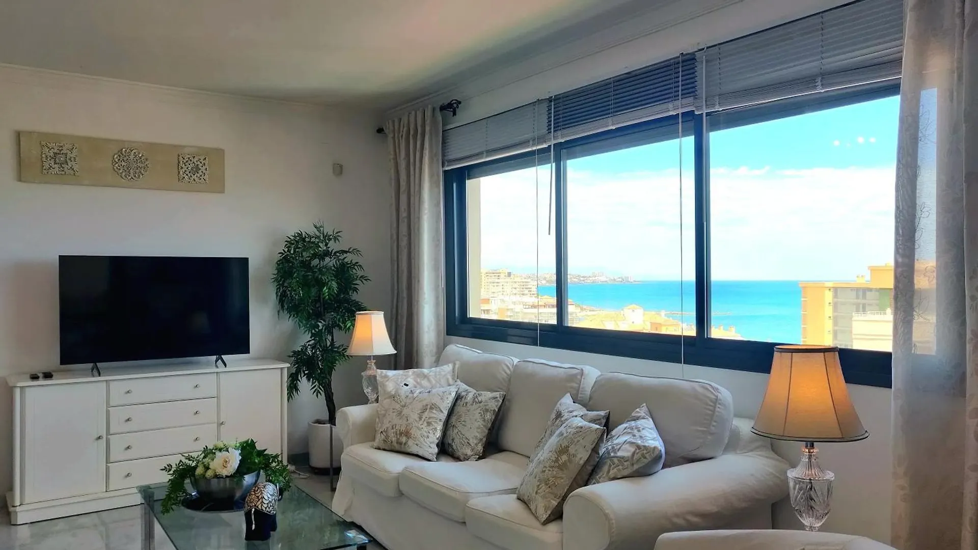 Lujoso Atico Con Vistas Al Mar, Piscina & Parking Apartment Fuengirola